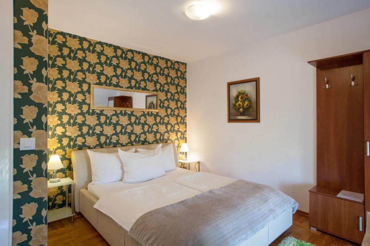Vila Rosa Vukovar Bed & Breakfast エクステリア 写真