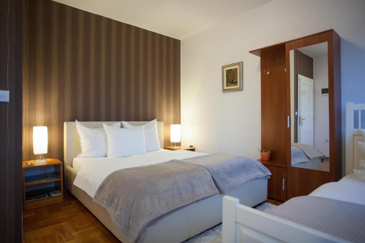 Vila Rosa Vukovar Bed & Breakfast エクステリア 写真